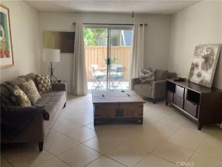 Photo #4: OC23093903 Listing