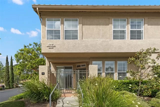 MLS: OC23094041 Condo For Sale