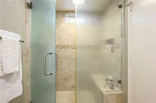 Photo #5: OC23094190 Listing