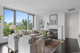 Photo #4: OC23094256 Listing