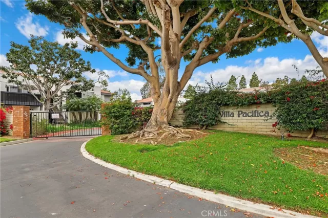 MLS: OC23095057 Condo For Sale