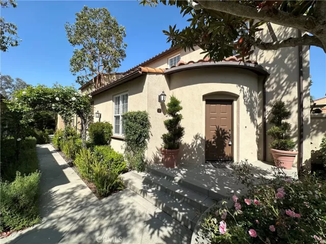 MLS: OC23095109 Condo For Sale