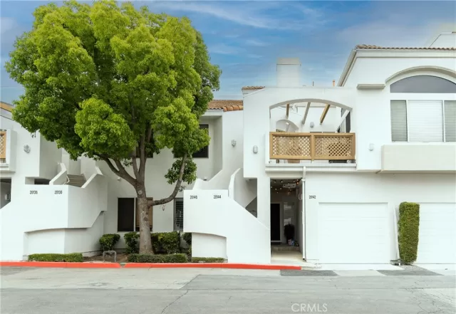 MLS: OC23095236 Condo For Sale