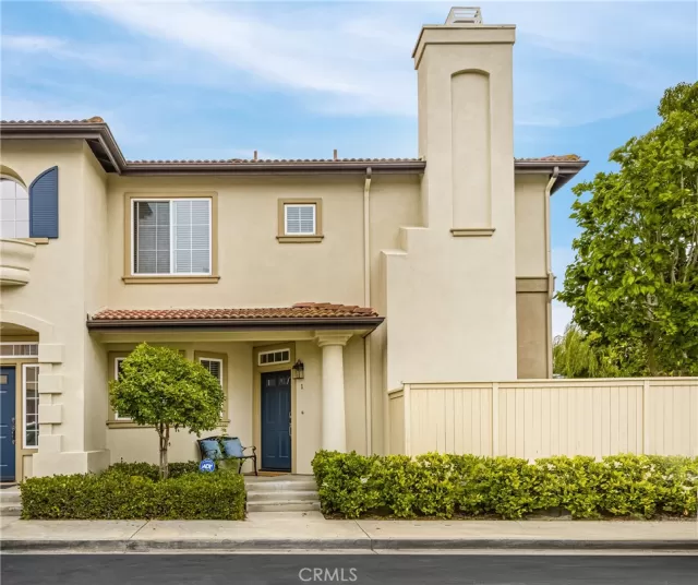 MLS: OC23095384 Condo For Sale