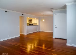 Photo #2: OC23095409 Listing 