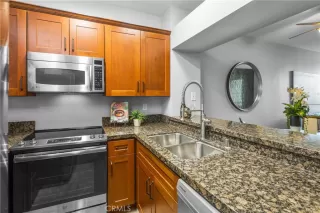 Photo #6: OC23096750 Listing 