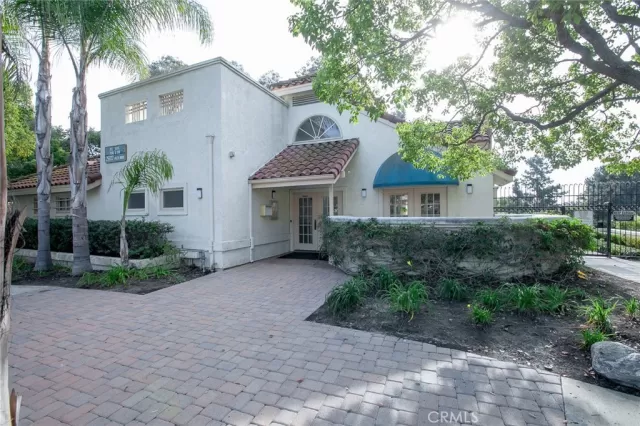 MLS: OC23096927 Condo For Sale