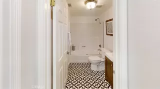 Photo #2: OC23096927 Listing