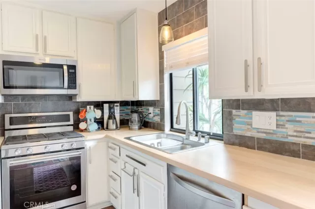 MLS: OC23096989 Condo For Sale