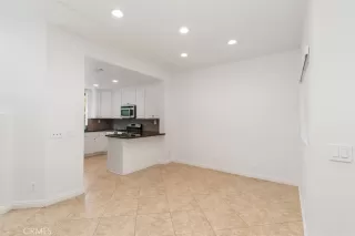 Photo #4: OC23097337 Listing 