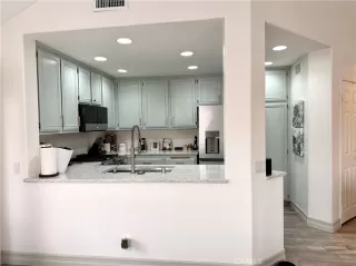 Photo #6: OC23097381 Listing 