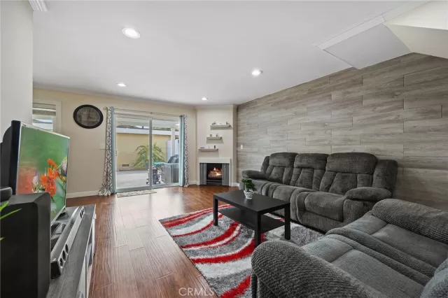 MLS: OC23097389 Condo For Sale