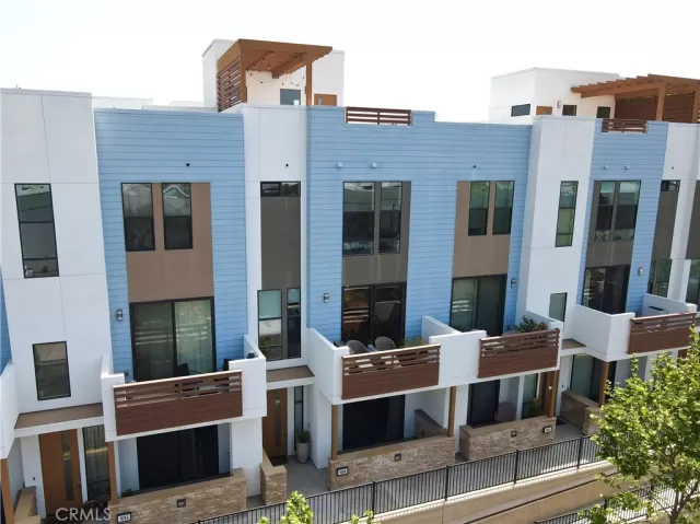 MLS: OC23097769 Condo For Sale