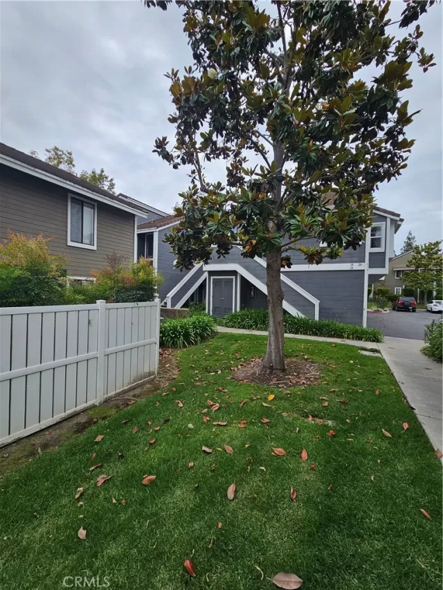 MLS: OC23098314 Condo For Sale