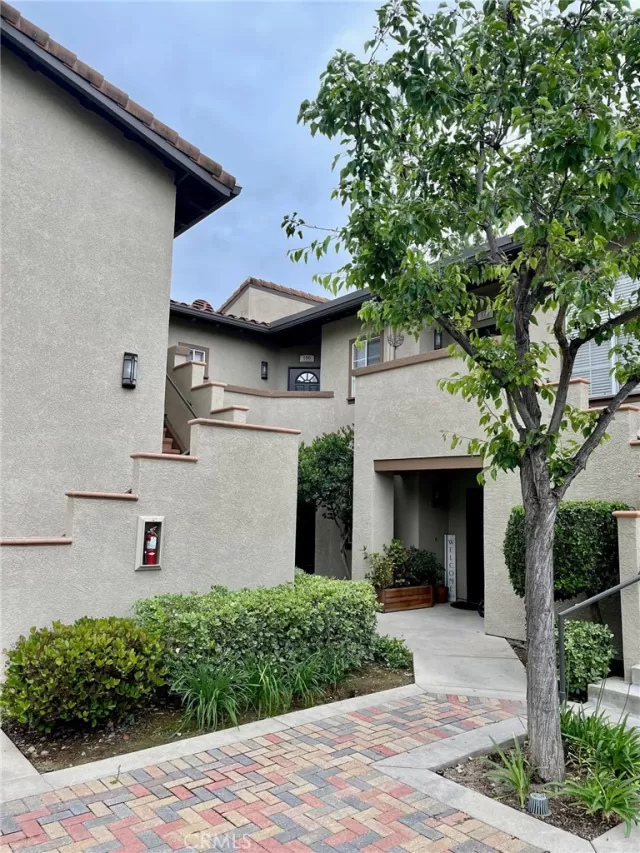 MLS: OC23098438 Condo For Sale