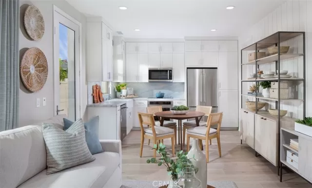 MLS: OC23098552 Condo For Sale