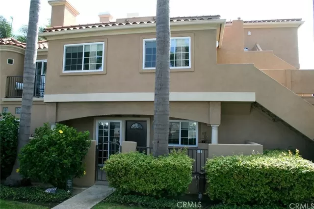MLS: OC23099018 Condo For Sale