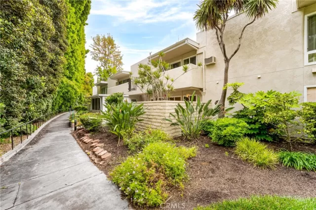 MLS: OC23099240 Condo For Sale