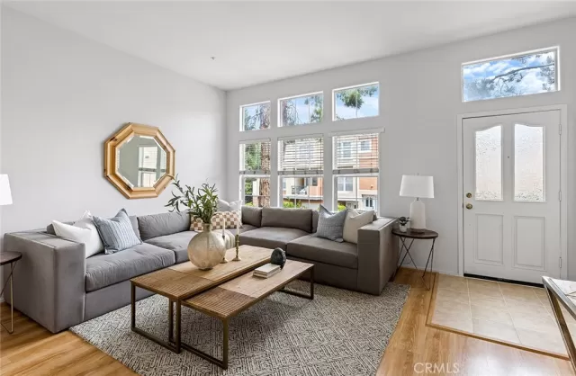 MLS: OC23099317 Condo For Sale