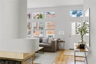 Photo #4: OC23099317 Listing 