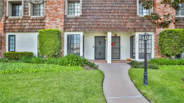 MLS: OC23099355 Condo For Sale