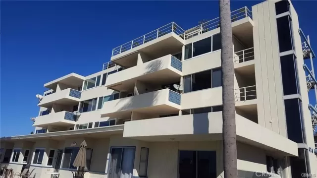 MLS: OC23099440 Condo For Sale