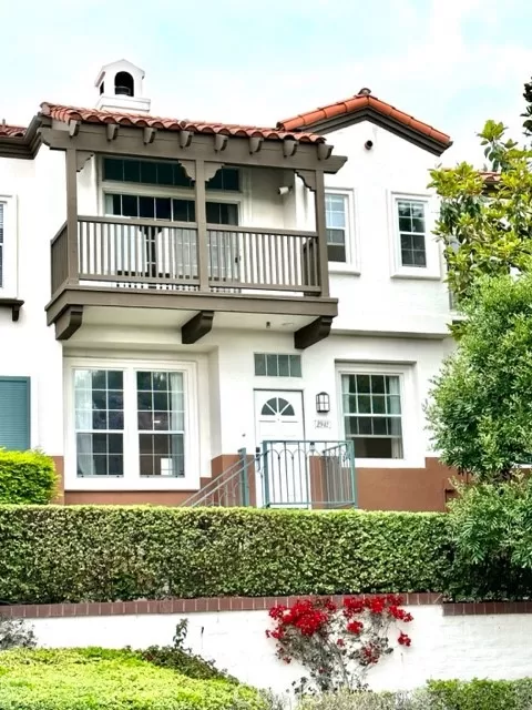 MLS: OC23099552 Condo For Sale