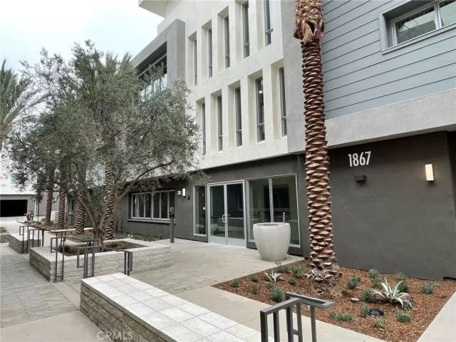 MLS: OC23099644 Condo For Sale