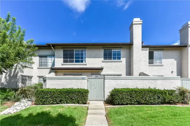 MLS: OC23099712 Condo For Sale