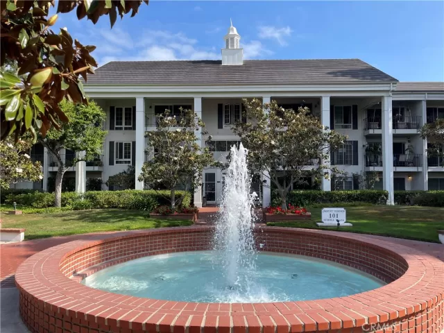 MLS: OC23099937 Condo For Sale