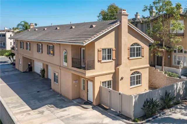 MLS: OC23099940 Condo For Sale