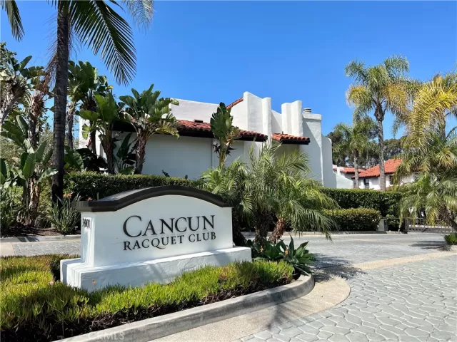 MLS: OC23101113 Condo For Sale