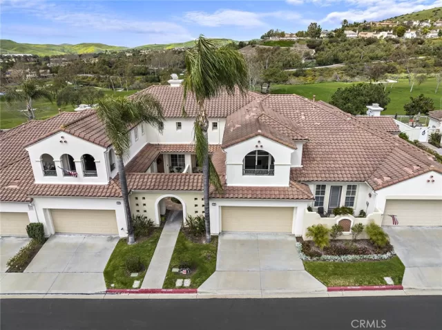 MLS: OC23101164 Condo For Sale