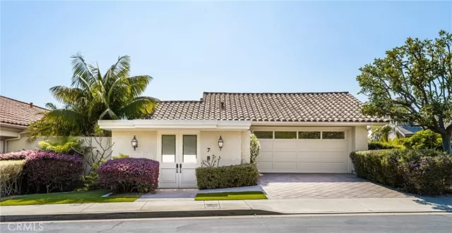 MLS: OC23101294 Condo For Sale