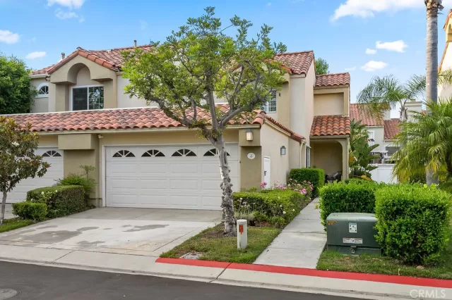 MLS: OC23101471 Condo For Sale