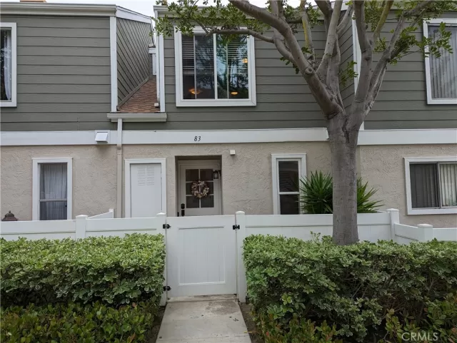 MLS: OC23101520 Condo For Sale