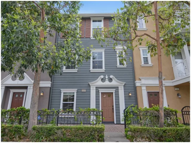 MLS: OC23102024 Condo For Sale