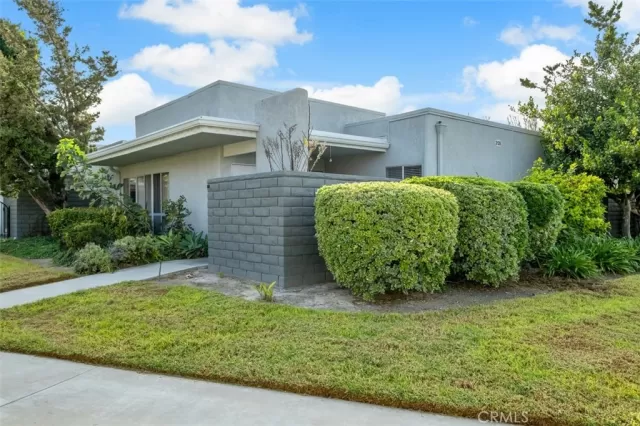 MLS: OC23102076 Condo For Sale