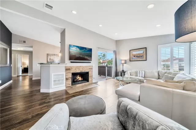 MLS: OC23102090 Condo For Sale