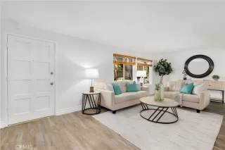 Photo #3: OC23102334 Listing 