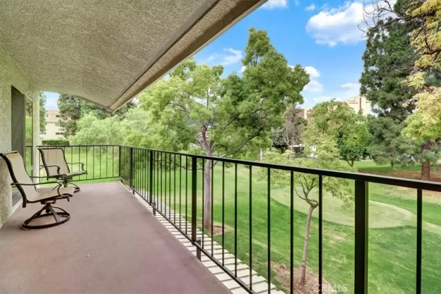 MLS: OC23103082 Condo For Sale