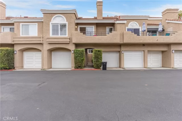 MLS: OC23103161 Condo For Sale