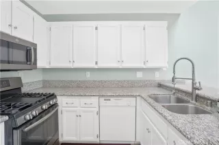 Photo #5: OC23103161 Listing