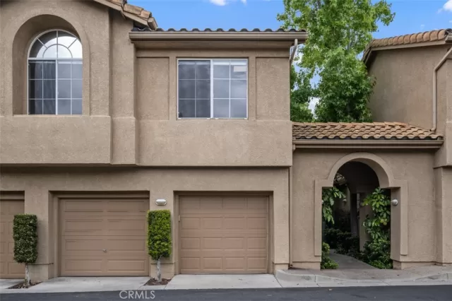 MLS: OC23103274 Condo For Sale