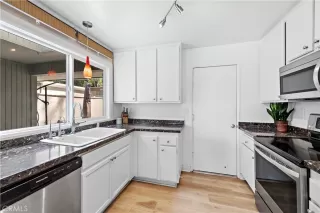 Photo #2: OC23103471 Listing 