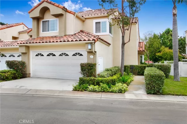 MLS: OC23103611 Condo For Sale