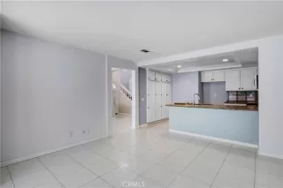 Photo #5: OC23103611 Listing 