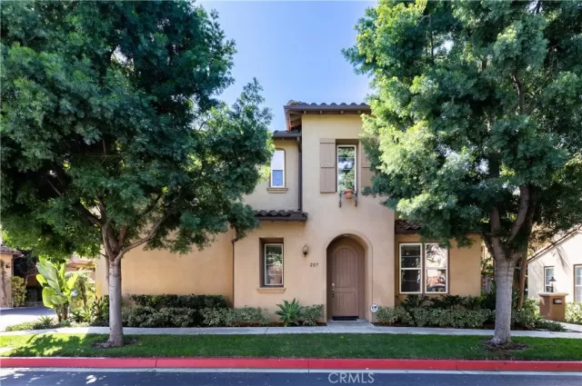 MLS: OC23103986 Condo For Sale