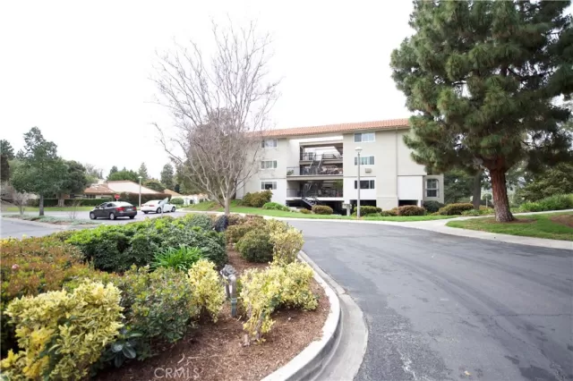 MLS: OC23103987 Condo For Sale