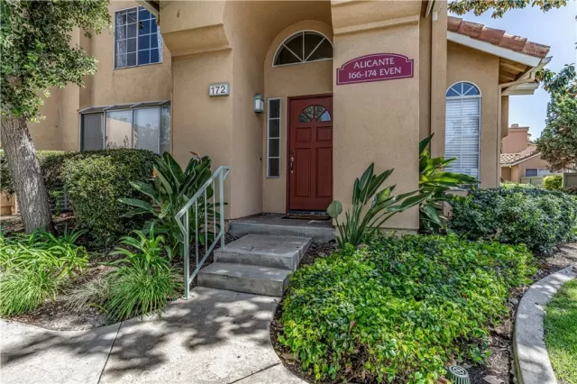 MLS: OC23104126 Condo For Sale